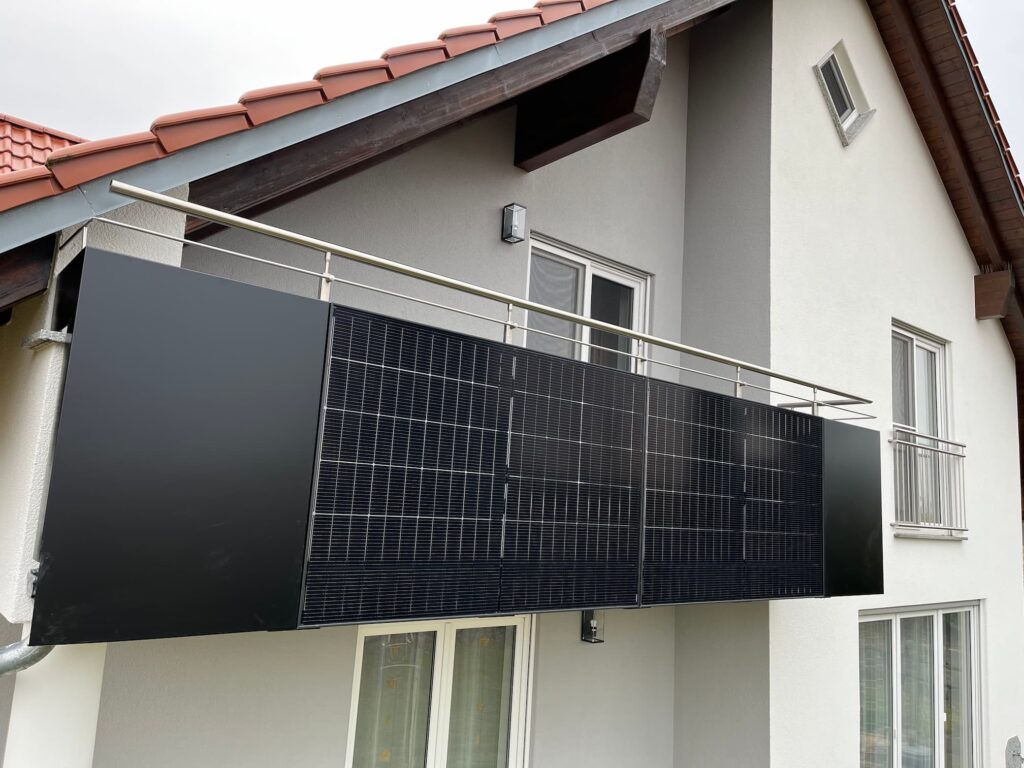 Balkonkraftwerk Balkon integriert Starkmetall